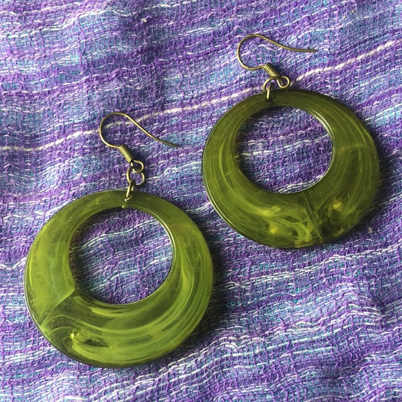Vintage Green Swirl Crystal Pierced Plastic Circle Hoop Dangle Earrings - Picture 3 of 7